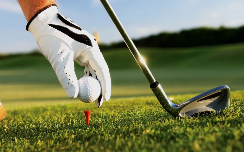 Teeing Off: What Are the Best Golf Balls and Which Ones Provide the Longest Distance?